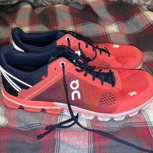 ON Cloudflow running shoes size 9.5